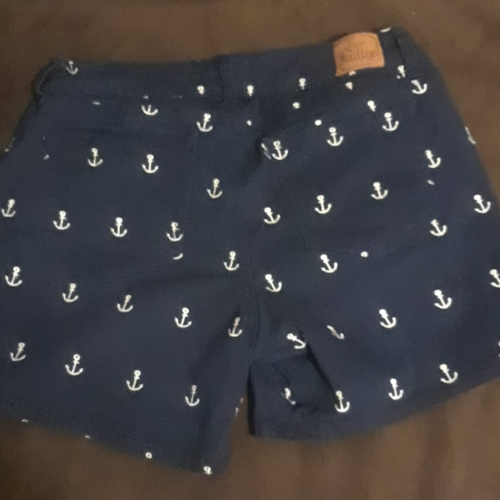 Shorts - Picture 2 of 3